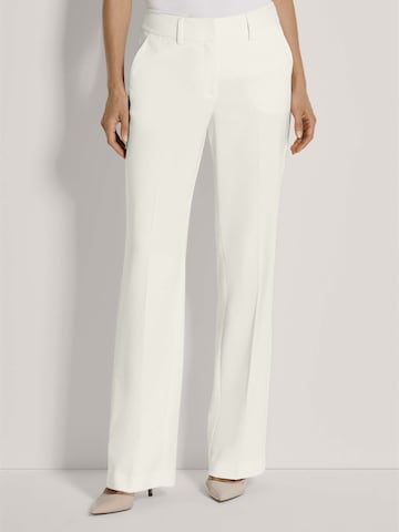 Effilé Pantalon chino MADELEINE en blanc : devant