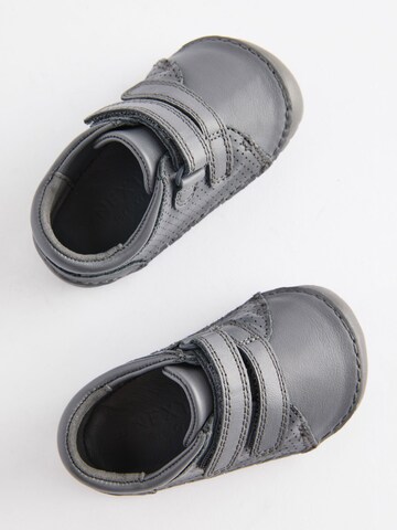 Chaussure basse Next en gris
