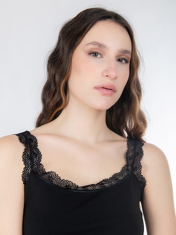 Influencer - Top en negro