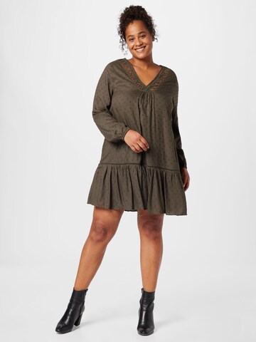 Robe 'Hermine' ABOUT YOU Curvy en vert : devant