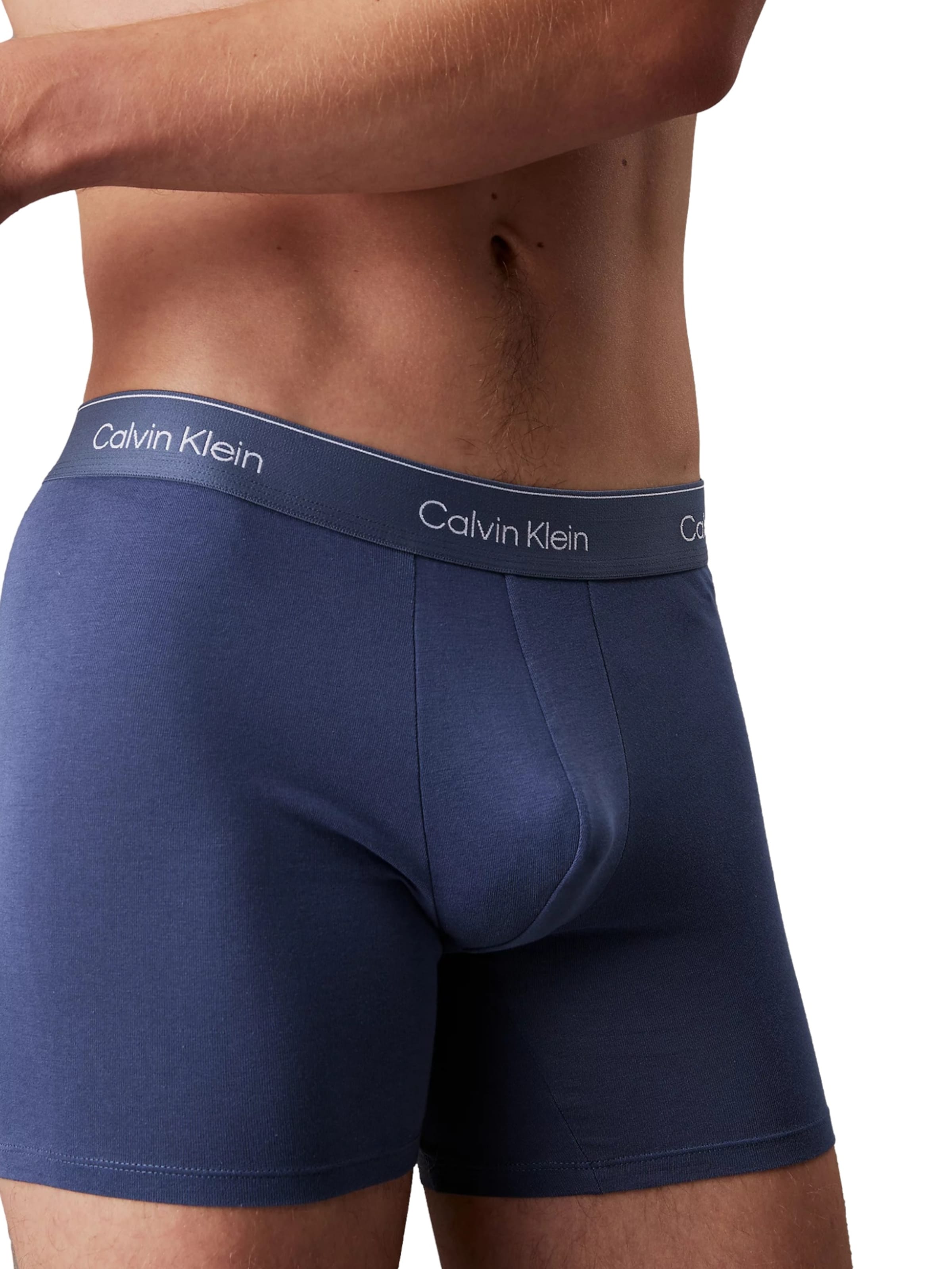 Boxeri de la Calvin Klein Underwear pe mai multe culori