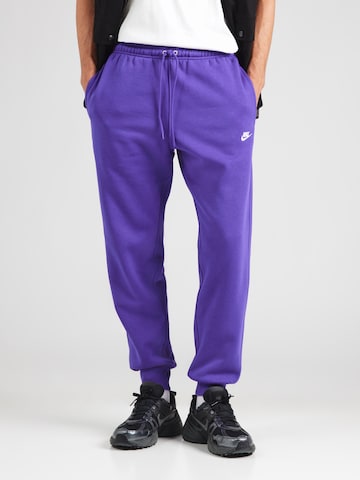 Nike Sportswear Tapered Housut 'CLUB' värissä lila: etupuoli