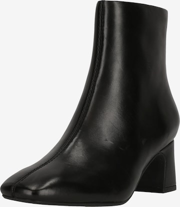 CLARKS Stiefelette 'Fernie Zip' in Schwarz: Vorderseite