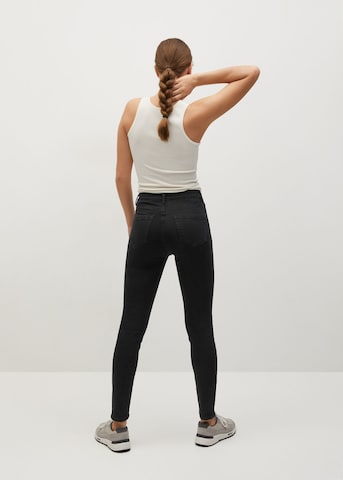 MANGO Skinny Jeans 'Noa' in Zwart