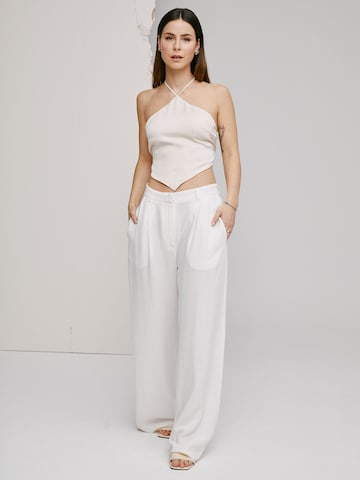 A LOT LESS Широки крачоли Панталон с набор 'Elisa' в бяло