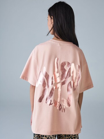 Tricou 'Orlando' de la smALLSAINTS pe roz