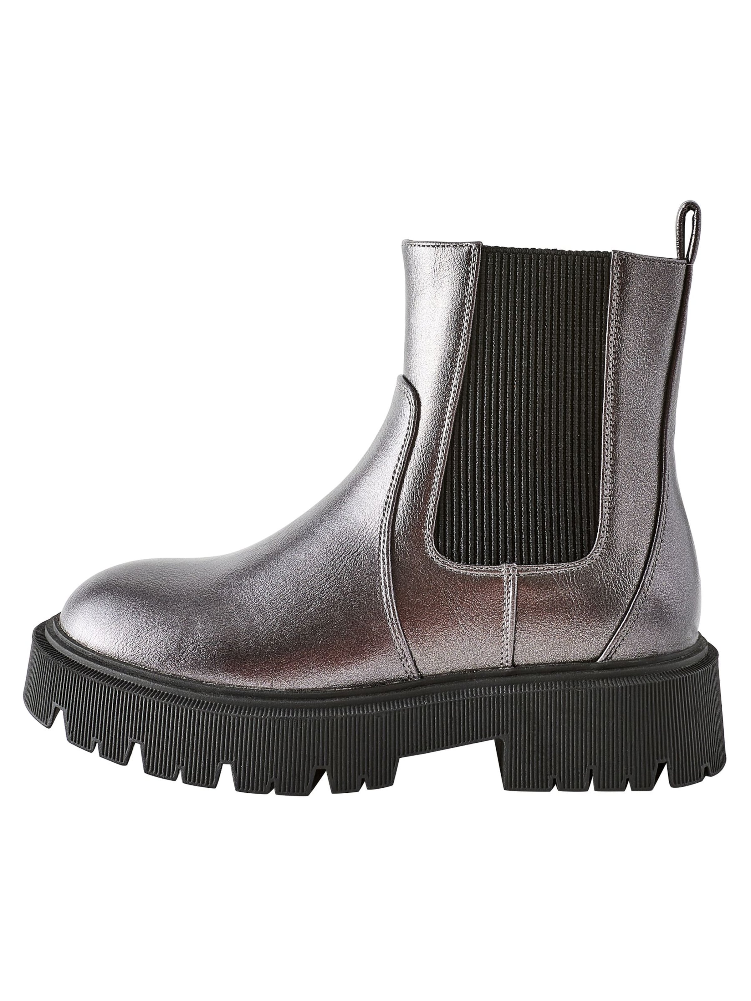 Next Μπότες σε ασημί: μπροστά