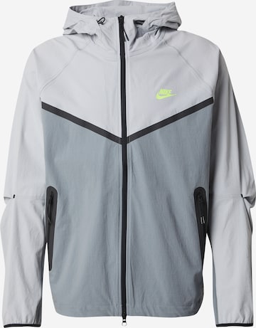 Nike Sportswear Демисезонная куртка в Серый: спереди