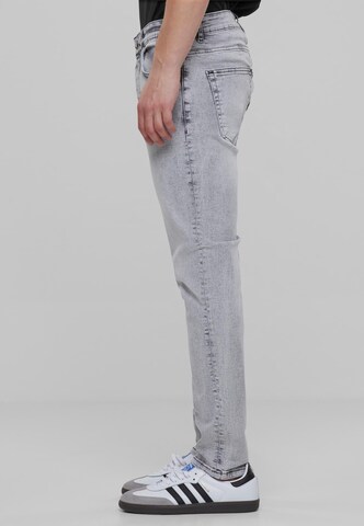 2Y Premium Tapered Jeans in Grau