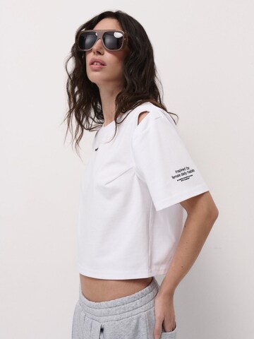 T-shirt 'EDGE' FEMSSY en blanc