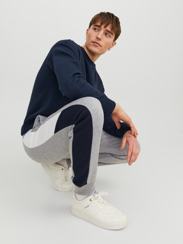 JACK & JONES Tapered Byxa 'Will Reid' i grå