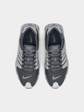 Nike Sportswear Rövid szárú sportcipők 'Shox NZ' - szürke