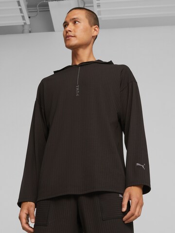 PUMASportska sweater majica 'RECHARGE' - crna boja: prednji dio