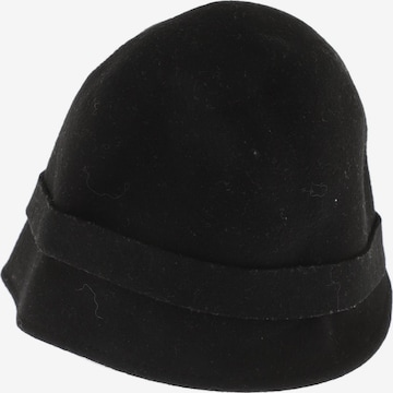 UNITED COLORS OF BENETTON Hut oder Mütze S in Schwarz: Vorderseite