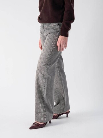 MND Loosefit Farkut 'Jeans wide leg con strass' värissä harmaa