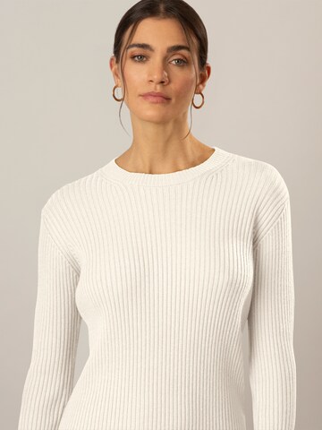 APART Knitted dress in White