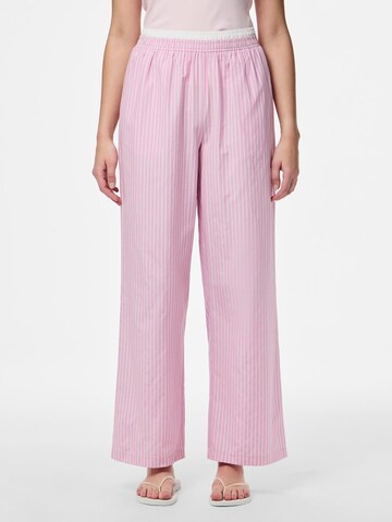 Regular Pantalon 'PCFAMMA' PIECES en rose : devant