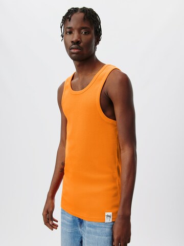 ABOUT YOU x Kingsley Coman - Camiseta 'Finn' en naranja: frente