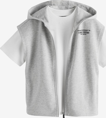 Next Setti värissä harmaa: etupuoli