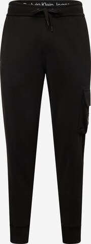 Calvin Klein Jeans - Pantalón en negro: frente