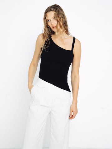 ABOUT YOU x Toni Garrn Top in Black: front