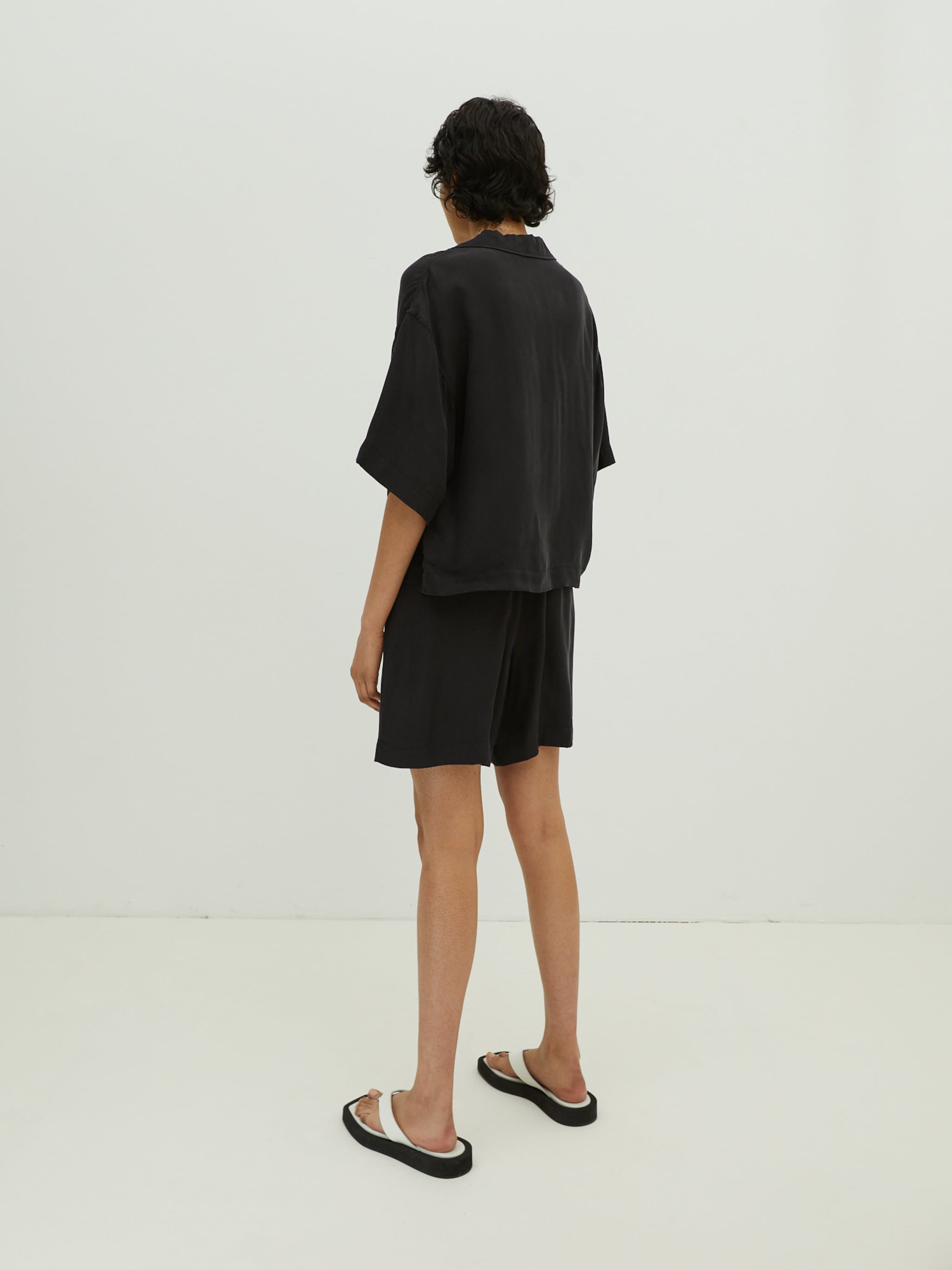 EDITED Producten Blouse 'Dallas' Zwart