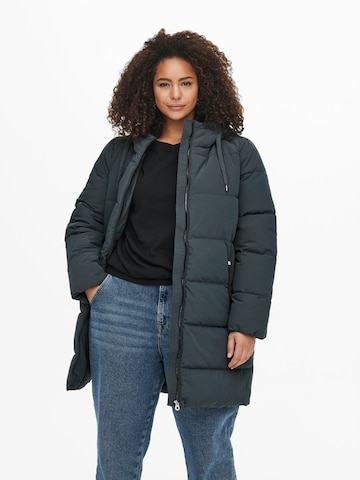 Manteau d’hiver 'Dolly' ONLY Carmakoma en bleu : devant