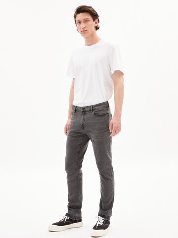 ARMEDANGELS Slimfit Jeans 'Iaan' in Grau