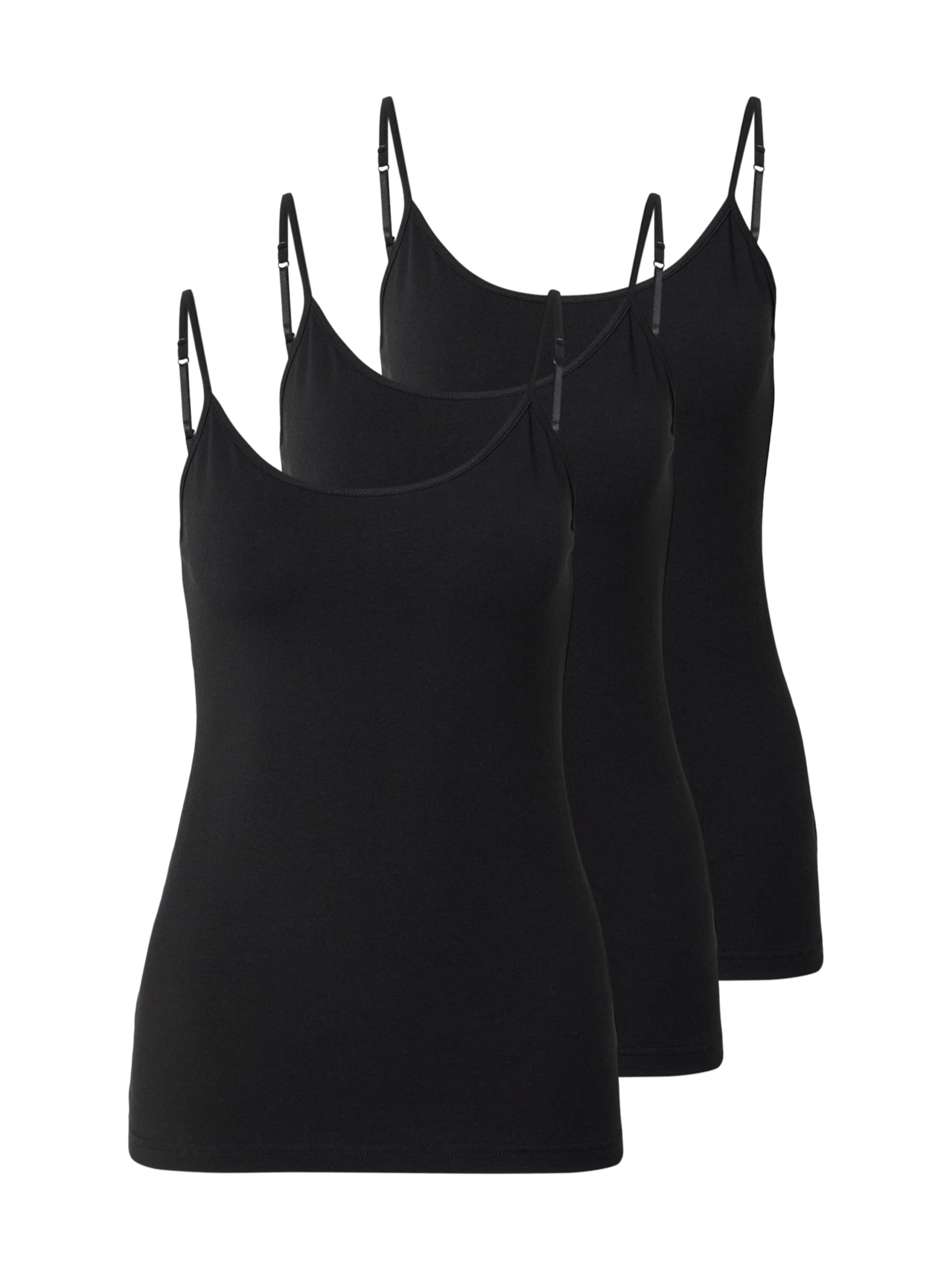 GAP Top in Black: front