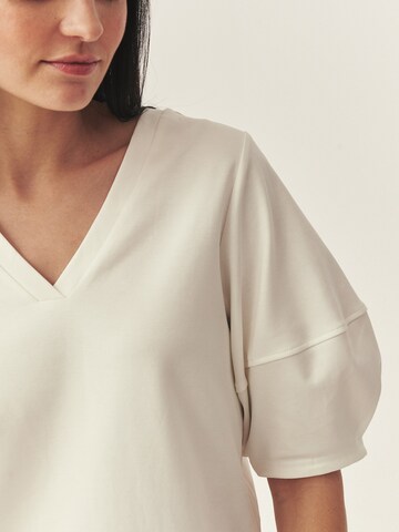 TATUUM Μπλούζα σε λευκό