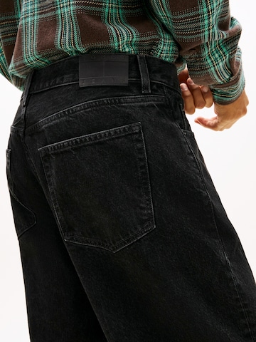 Tommy Jeans Voľný strih Džínsy 'JAIMIE' - Čierna