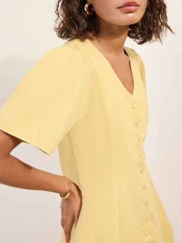 Friends Like These Mekko värissä keltainen