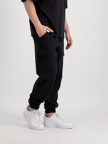 ALPHA INDUSTRIES Tapered Hose in Schwarz