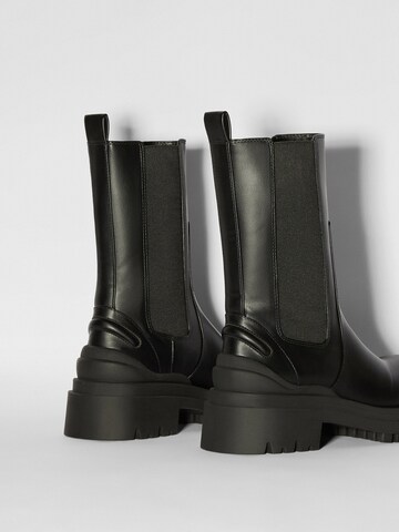 Bershka Chelsea boots in Zwart