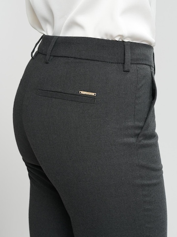 Slimfit Pantaloni per costume tradizionale 'Elena 8670' di W. Wegener in grigio