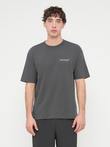 HOLLISTER Tričko 'F1 MCLAREN' - Sivá