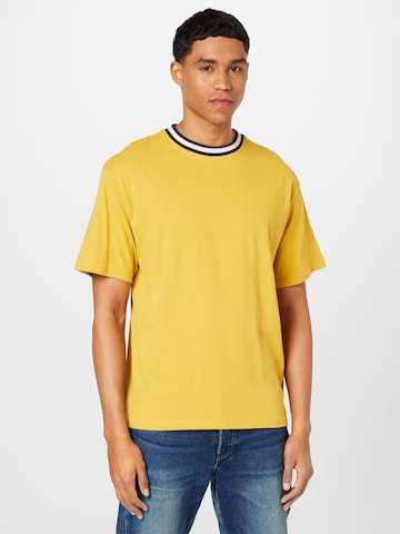 Redefined Rebel T-shirt 'Jeremy' i gul: framsida