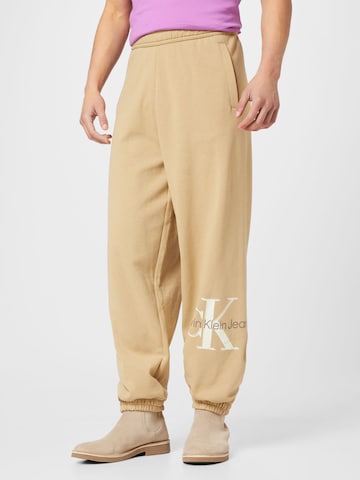 Calvin Klein Jeans تابيرد سراويل بلون بيج: الأمام