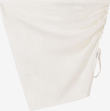 Tops en tricot Bershka en blanc : devant