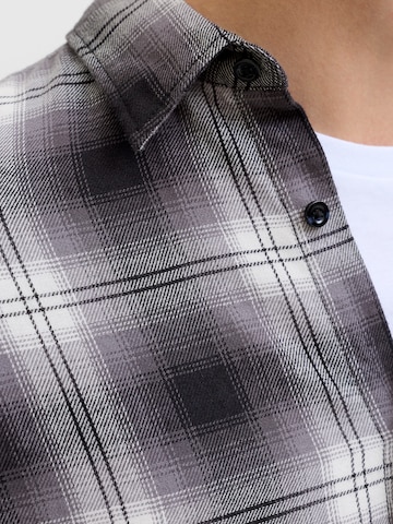 JJ Rebel Comfort Fit Риза 'JREBJETT' в сиво