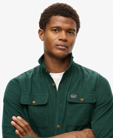 Coupe regular Chemise 'Trailsman' Superdry en vert