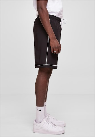 Urban Classics Loosefit Shorts in Schwarz