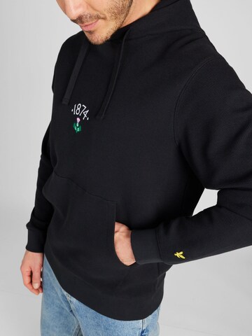 Lyle & Scott Sweatshirt '1874' i svart