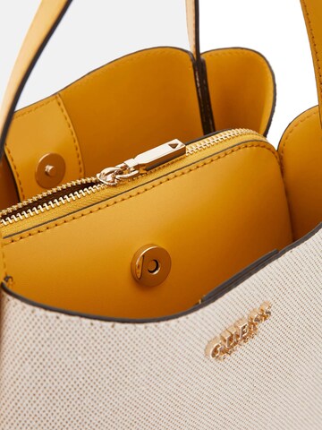 GUESS Handtasche 'Nicolette' in Gelb