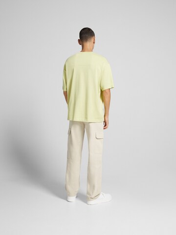 Bershka Loose fit Cargo trousers in Beige