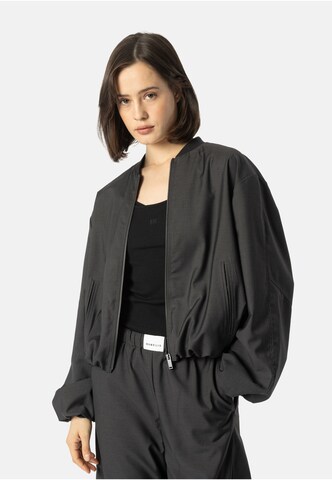 Giacca di mezza stagione 'Klea' di Elias Rumelis in grigio: frontale