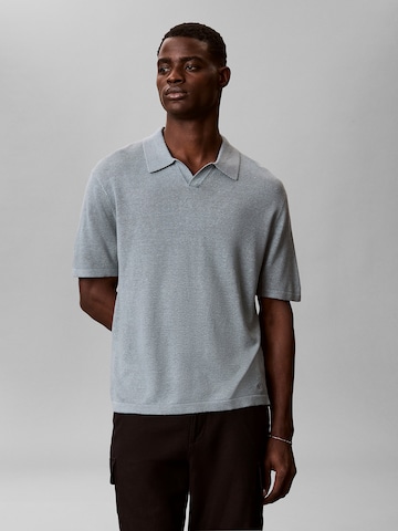 Pull-over Calvin Klein en gris : devant