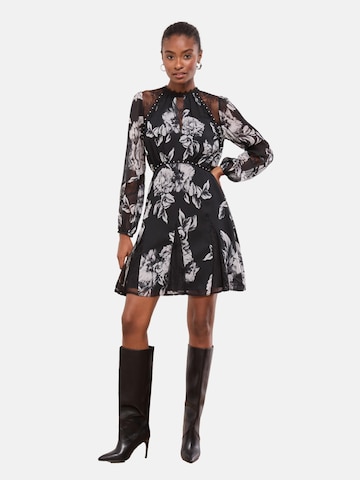 Rochie de la Lipsy pe negru: față