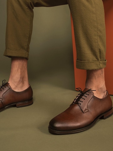 nae Vegan Shoes Veterschoen 'Mikel' in Bruin: voorkant