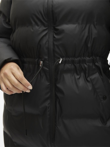 Manteau d’hiver 'NOE' Vero Moda Curve en noir